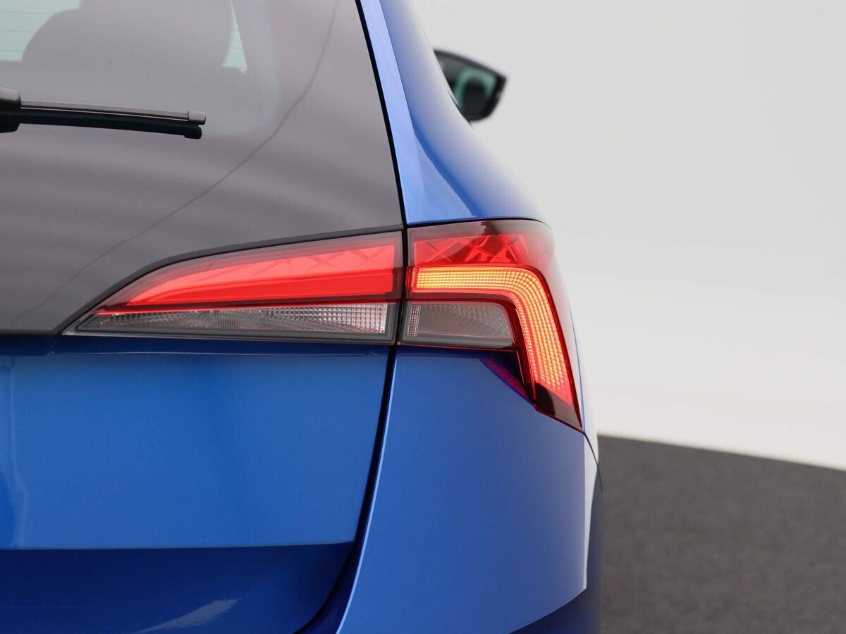 Škoda Scala Business Edition 1.0 TSI 115 pk | Automaat | Panoramadak | Adaptive cruise control | Navigatie