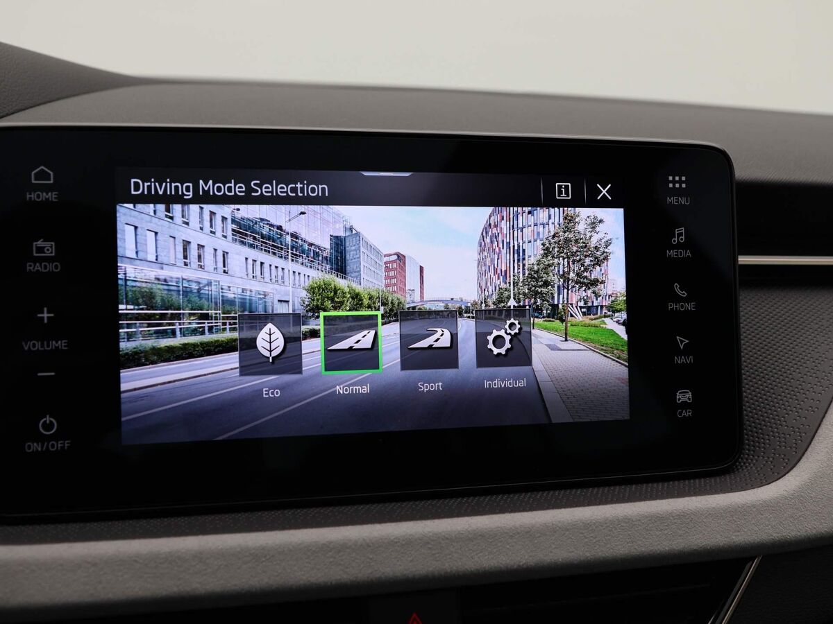 Škoda Scala Business Edition 1.0 TSI 115 pk | Automaat | Panoramadak | Adaptive cruise control | Navigatie