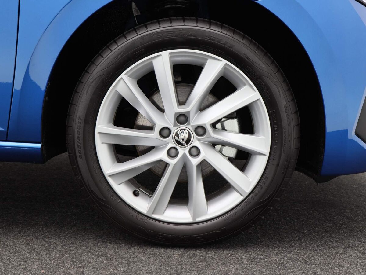 Škoda Scala Business Edition 1.0 TSI 115 pk | Automaat | Panoramadak | Adaptive cruise control | Navigatie