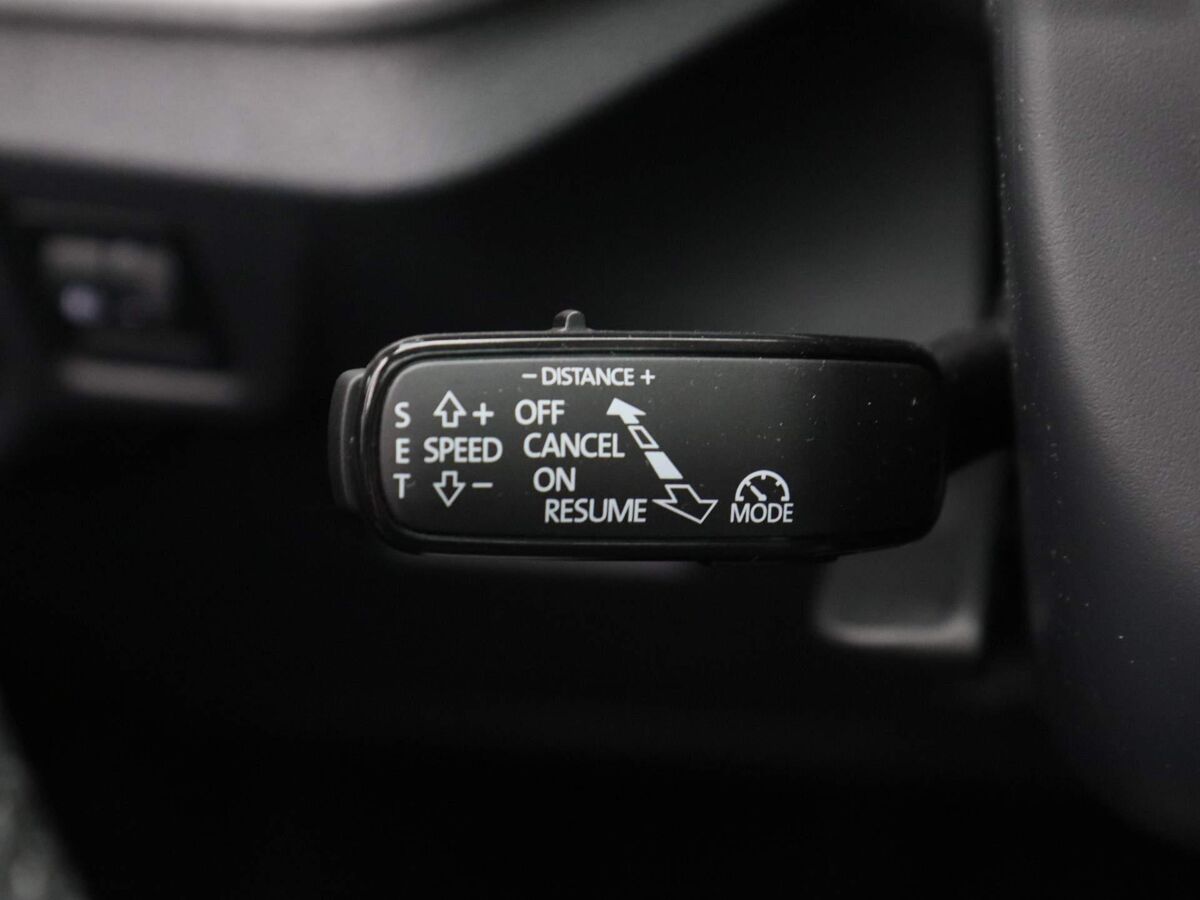 Škoda Scala Business Edition 1.0 TSI 115 pk | Automaat | Panoramadak | Adaptive cruise control | Navigatie