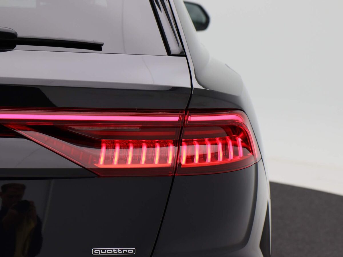 Audi Q8 55 TFSI e 381 PK | Leder | Navi | Adapt. Cruise | Trekhaak | Elek. Achterklep | 22 Inch | 54.382 Km!!