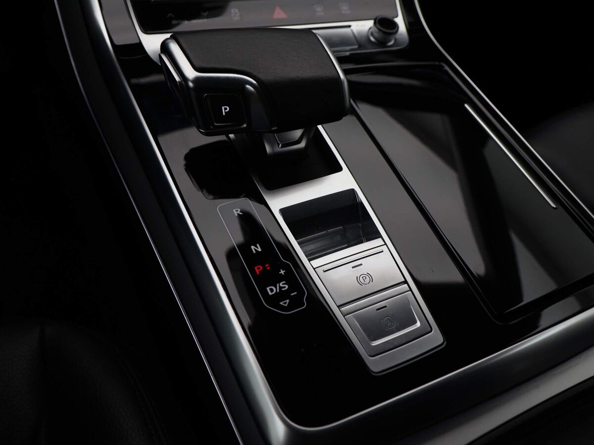 Audi Q8 55 TFSI e 381 PK | Leder | Navi | Adapt. Cruise | Trekhaak | Elek. Achterklep | 22 Inch | 54.382 Km!!