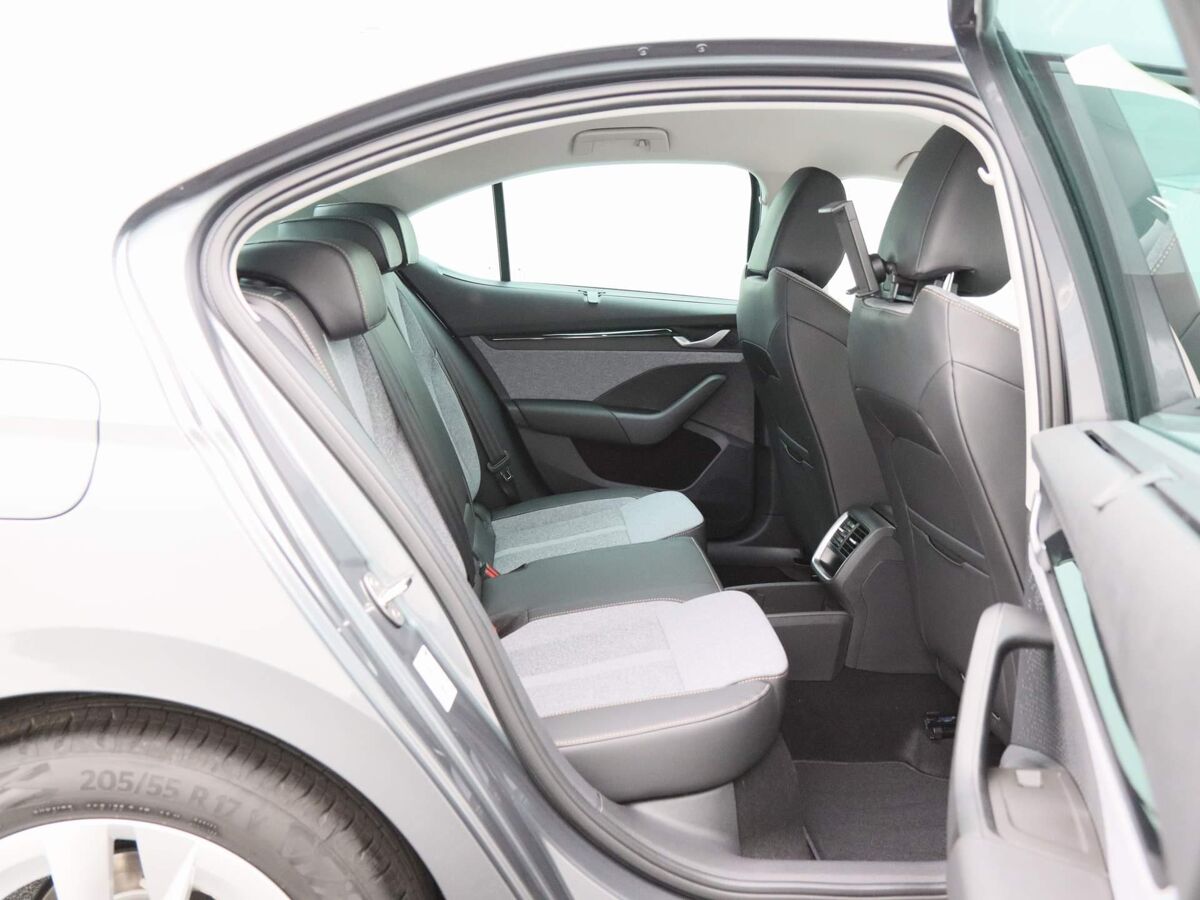 Škoda Octavia Business Edition 1.5 TSI 115 PK | Automaat | Cruise control | Achteruitrijcamera | Apple carplay / Android auto