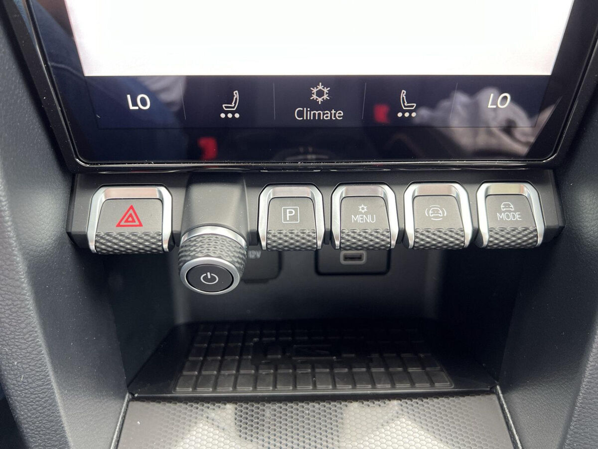 VW-Bedrijfswagens Amarok Plus Cabine 3.0 TDI V6 240 pk Automaat 4Motion | PanAmericana | Adapt. Cruise | 18" LM | TREKHAAK |