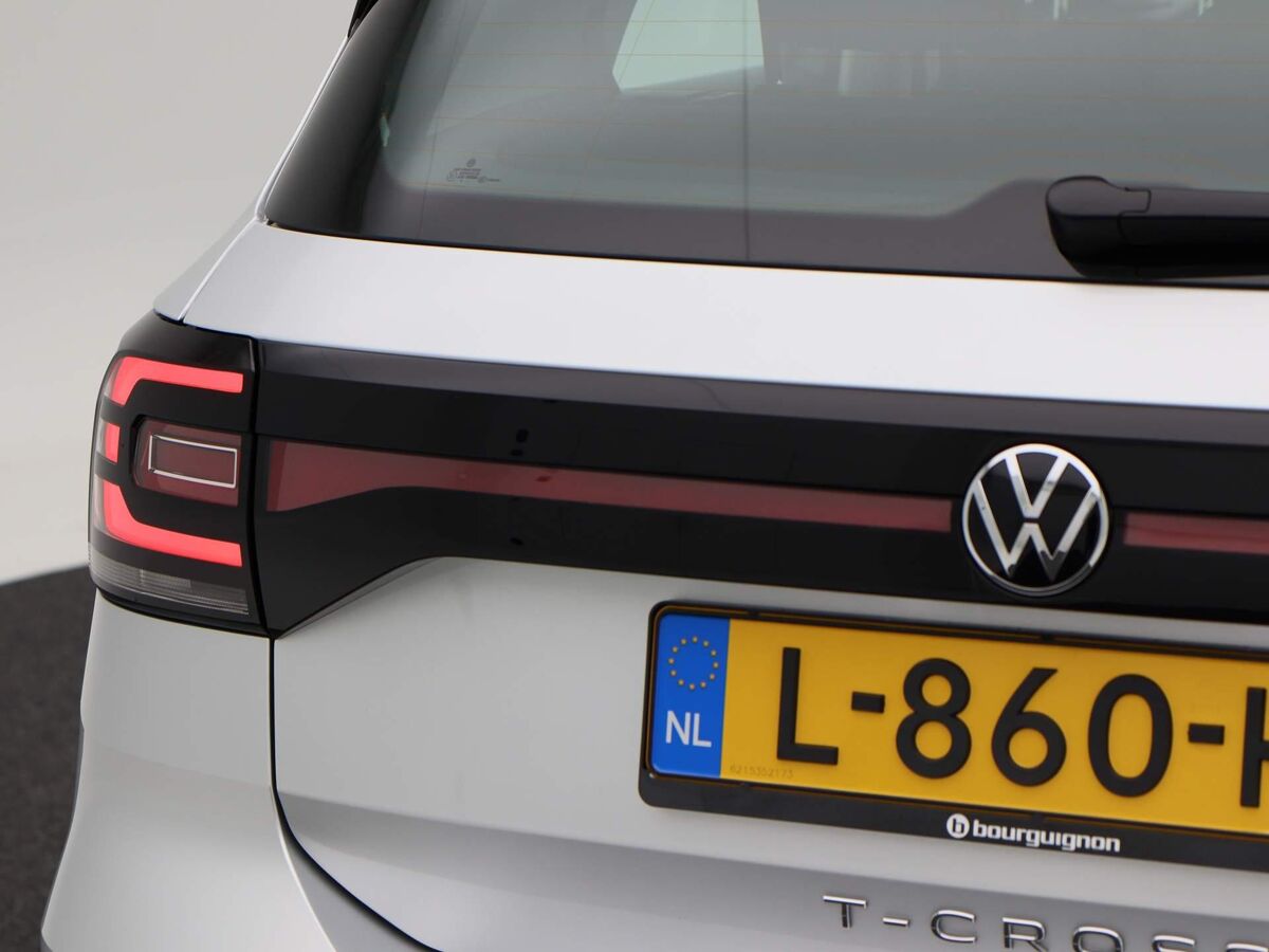 Volkswagen T-Cross 1.0 TSi Life | 17 inch | Adapt. Cruise | Parkeersensoren | DAB | Carplay | Navi