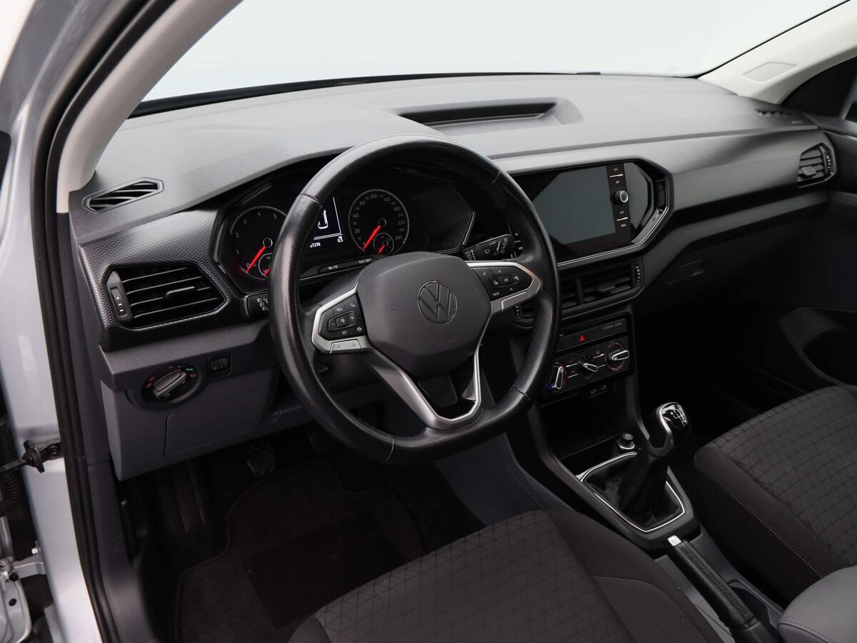 Volkswagen T-Cross 1.0 TSi Life | 17 inch | Adapt. Cruise | Parkeersensoren | DAB | Carplay | Navi