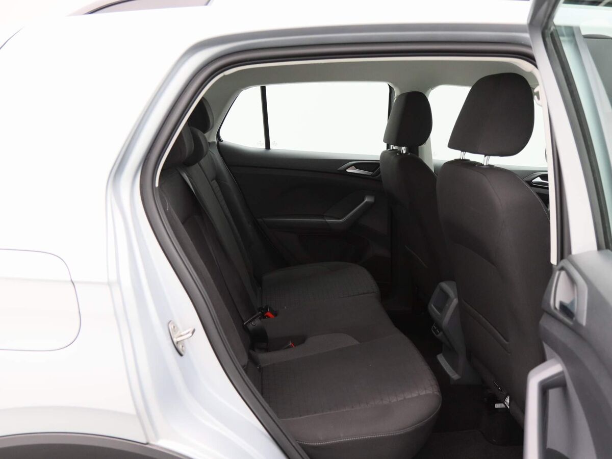 Volkswagen T-Cross 1.0 TSi Life | 17 inch | Adapt. Cruise | Parkeersensoren | DAB | Carplay | Navi