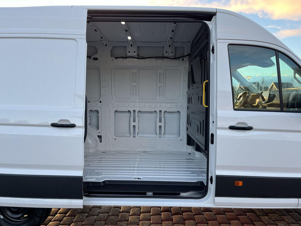 VW-Bedrijfswagens Crafter 35 2.0 TDI 140 pk H6 L3H3 | Airco | ERGO | Bij. Bank | App Connect | MJ 2025 | BPM Vrij |