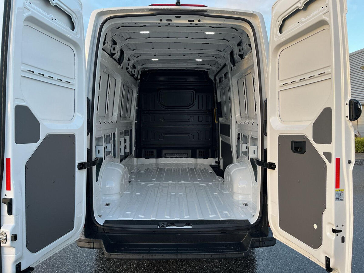 VW-Bedrijfswagens Crafter 35 2.0 TDI 140 pk H6 L3H3 | Airco | ERGO | Bij. Bank | App Connect | MJ 2025 | BPM Vrij |