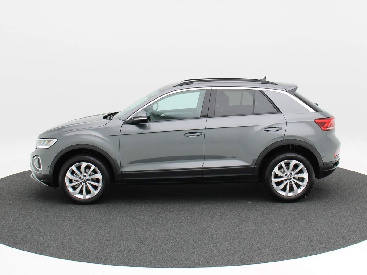 Volkswagen T-Roc 1.5 TSi 150 Pk automaat Life Edition | Camera | Stoel Verw. | Carplay | Virtuele Cockpit | 17 Inch | 12.547 Km!!