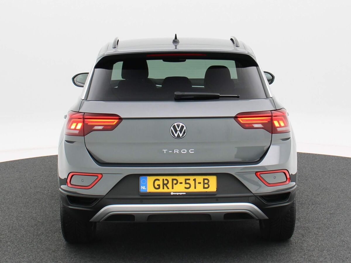 Volkswagen T-Roc 1.5 TSi 150 Pk automaat Life Edition | Camera | Stoel Verw. | Carplay | Virtuele Cockpit | 17 Inch | 12.547 Km!!