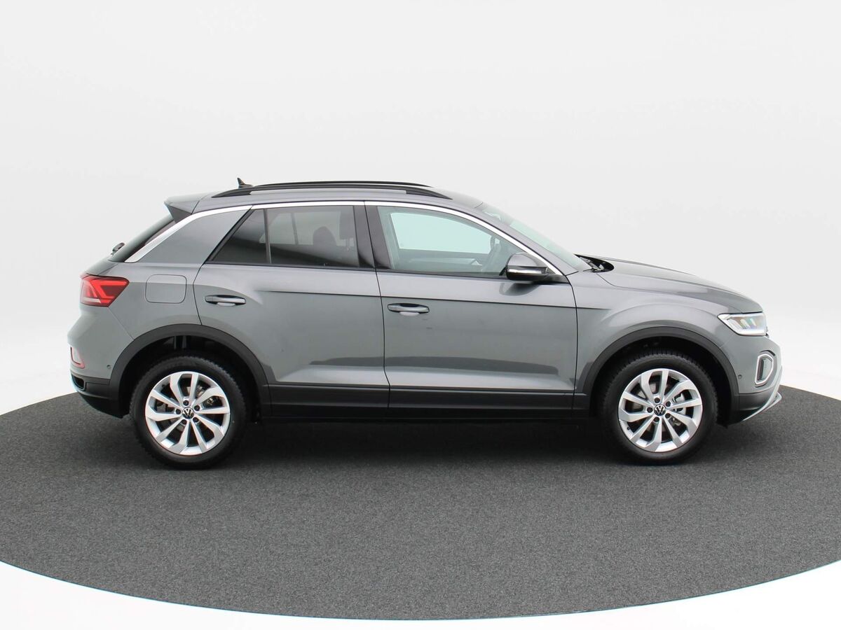 Volkswagen T-Roc 1.5 TSi 150 Pk automaat Life Edition | Camera | Stoel Verw. | Carplay | Virtuele Cockpit | 17 Inch | 12.547 Km!!