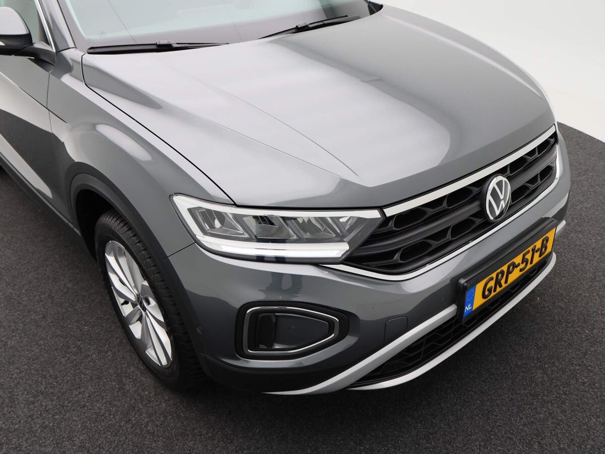 Volkswagen T-Roc 1.5 TSi 150 Pk automaat Life Edition | Camera | Stoel Verw. | Carplay | Virtuele Cockpit | 17 Inch | 12.547 Km!!