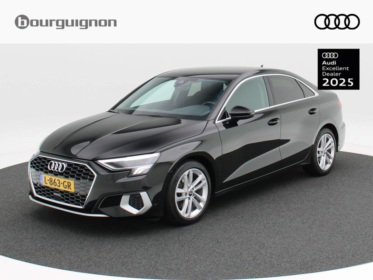 Audi A3 Limousine 35 TFSi 150 Pk Automaat Audi A3 Limousine 35 TFSi | 150 Pk | Automaat | Business edition | Full LED | Navigatie | 17 Inch | Sportstoelen | Privacy Glass