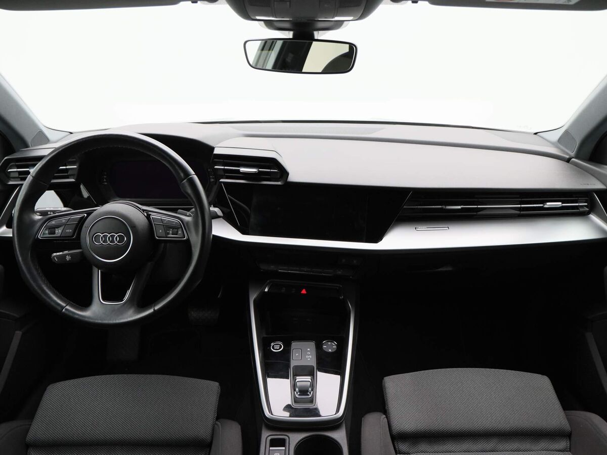 Audi A3 Limousine 35 TFSi 150 Pk Automaat Audi A3 Limousine 35 TFSi | 150 Pk | Automaat | Business edition | Full LED | Navigatie | 17 Inch | Sportstoelen | Privacy Glass