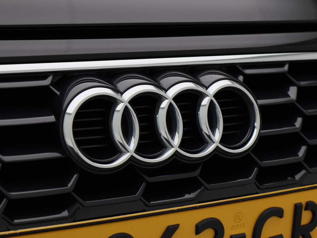 Audi A3 Limousine 35 TFSi 150 Pk Automaat Audi A3 Limousine 35 TFSi | 150 Pk | Automaat | Business edition | Full LED | Navigatie | 17 Inch | Sportstoelen | Privacy Glass