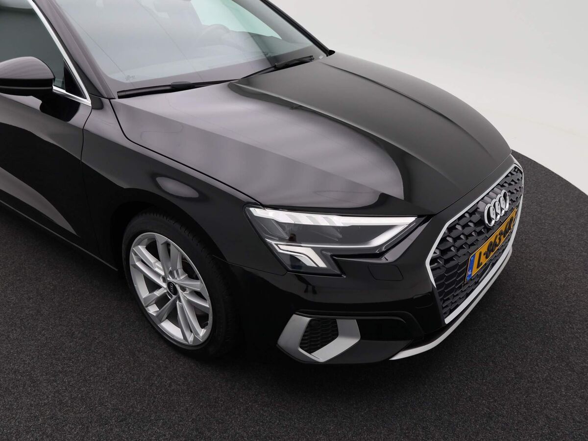 Audi A3 Limousine 35 TFSi 150 Pk Automaat Audi A3 Limousine 35 TFSi | 150 Pk | Automaat | Business edition | Full LED | Navigatie | 17 Inch | Sportstoelen | Privacy Glass