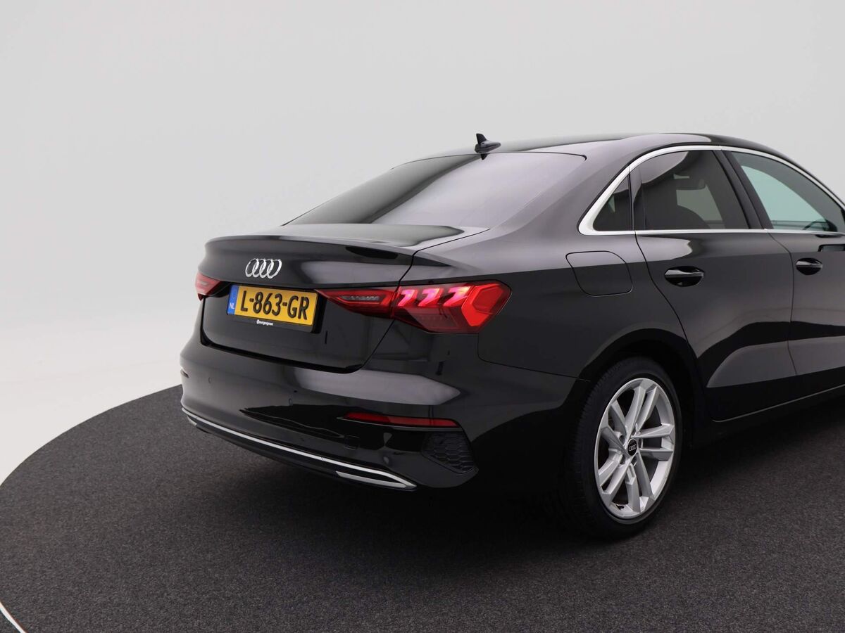 Audi A3 Limousine 35 TFSi 150 Pk Automaat Audi A3 Limousine 35 TFSi | 150 Pk | Automaat | Business edition | Full LED | Navigatie | 17 Inch | Sportstoelen | Privacy Glass