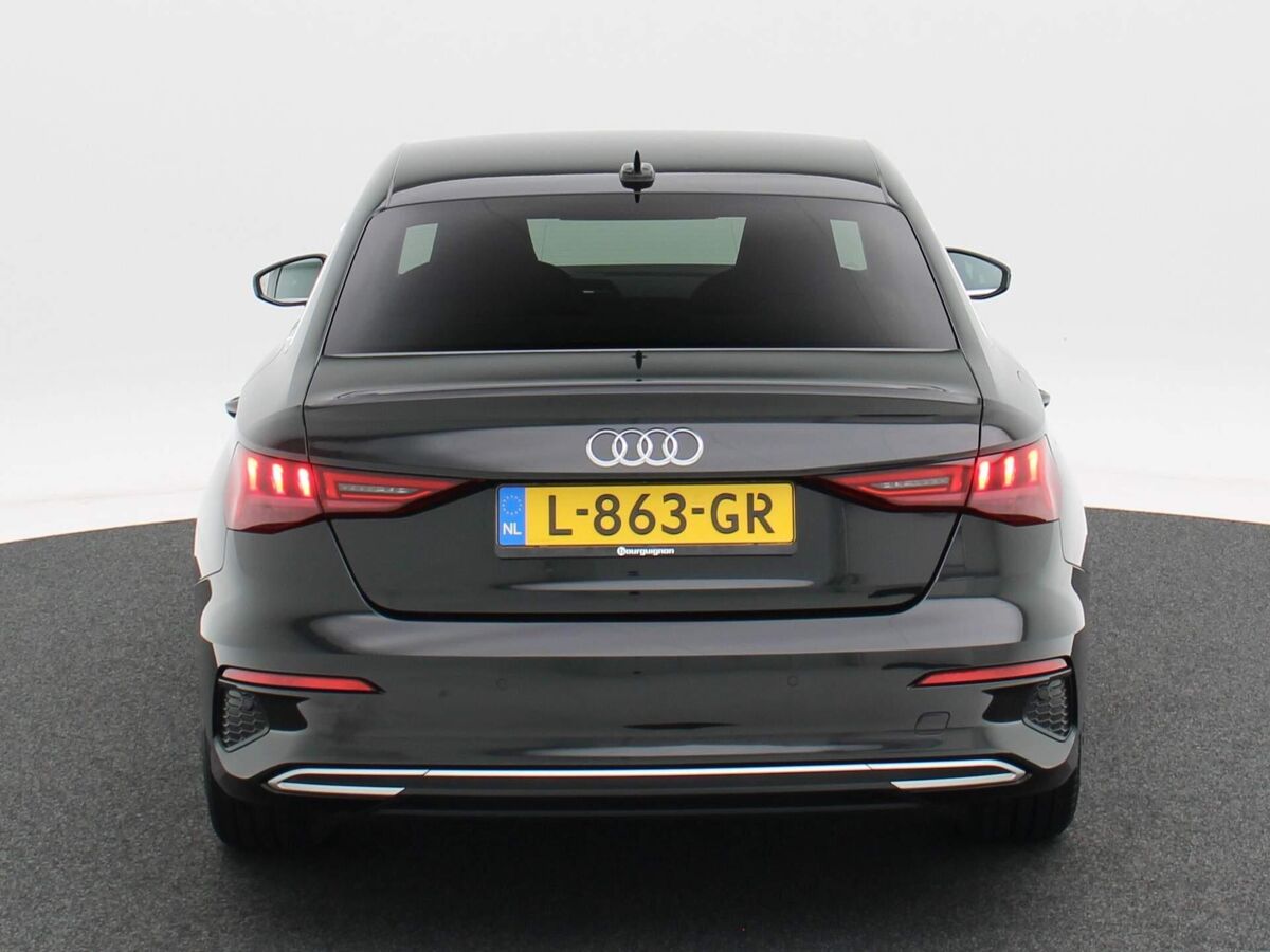 Audi A3 Limousine 35 TFSi 150 Pk Automaat Audi A3 Limousine 35 TFSi | 150 Pk | Automaat | Business edition | Full LED | Navigatie | 17 Inch | Sportstoelen | Privacy Glass