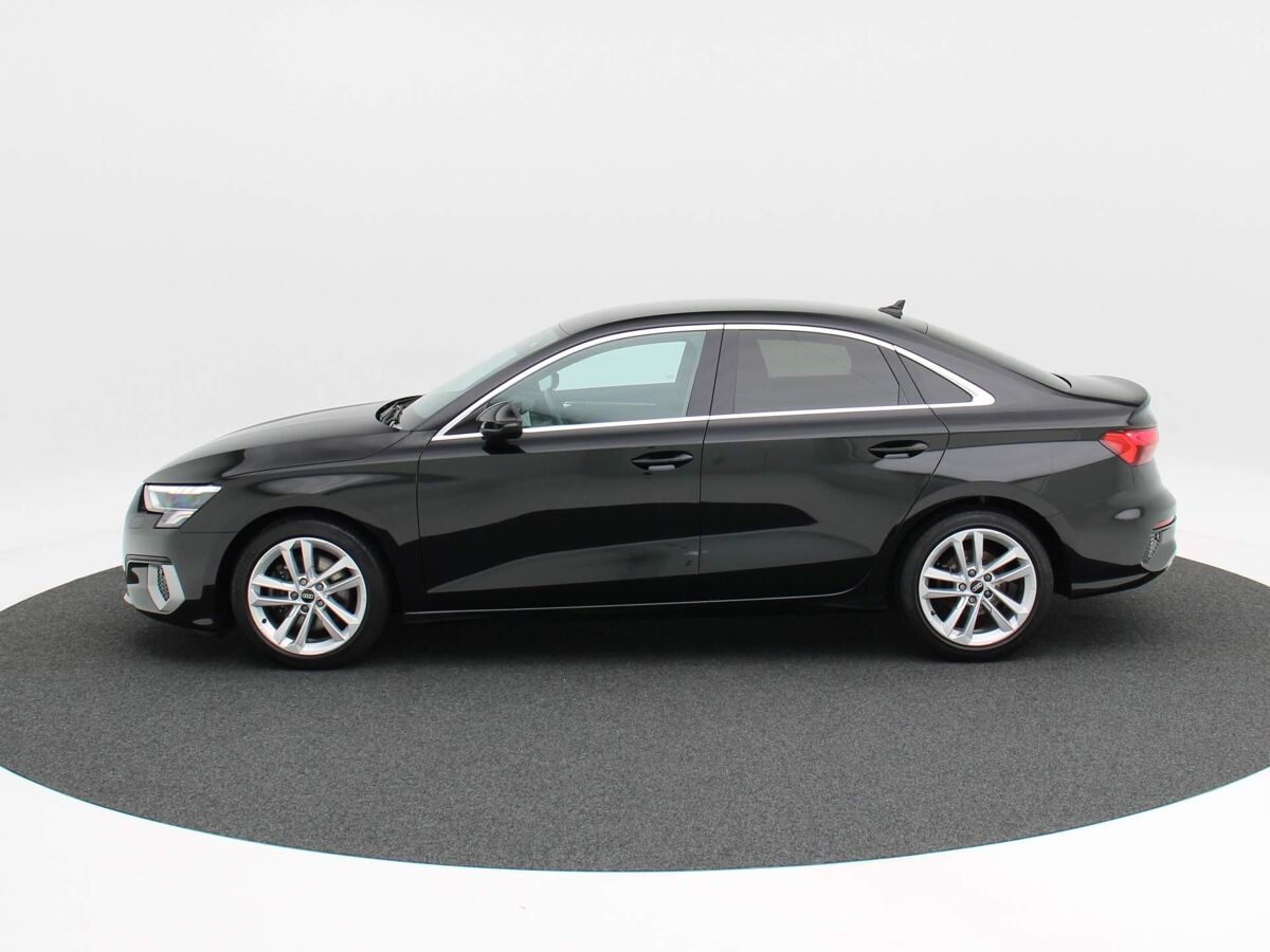 Audi A3 Limousine 35 TFSi 150 Pk Automaat Audi A3 Limousine 35 TFSi | 150 Pk | Automaat | Business edition | Full LED | Navigatie | 17 Inch | Sportstoelen | Privacy Glass