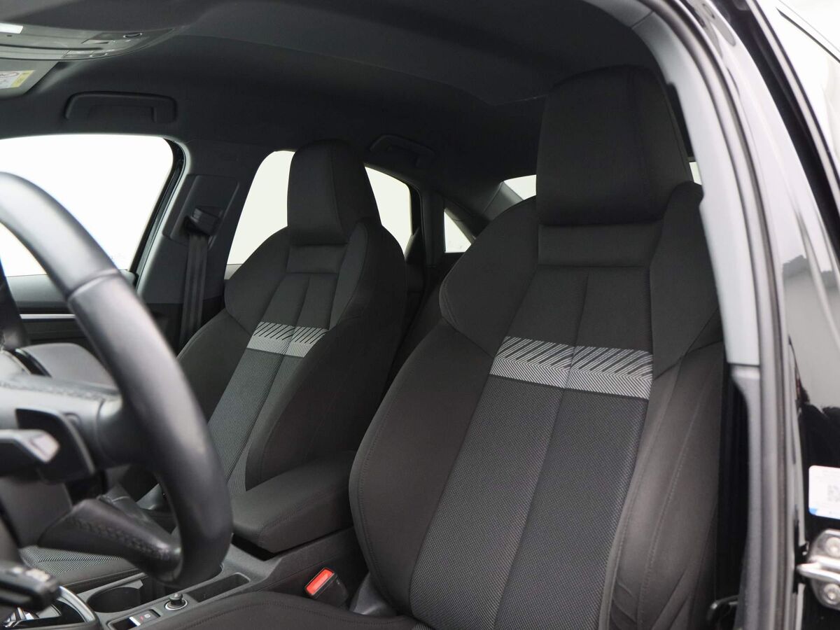Audi A3 Limousine 35 TFSi 150 Pk Automaat Audi A3 Limousine 35 TFSi | 150 Pk | Automaat | Business edition | Full LED | Navigatie | 17 Inch | Sportstoelen | Privacy Glass