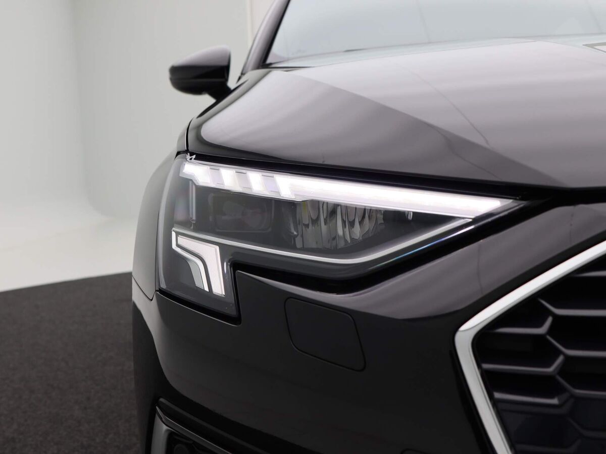 Audi A3 Limousine 35 TFSi 150 Pk Automaat Audi A3 Limousine 35 TFSi | 150 Pk | Automaat | Business edition | Full LED | Navigatie | 17 Inch | Sportstoelen | Privacy Glass