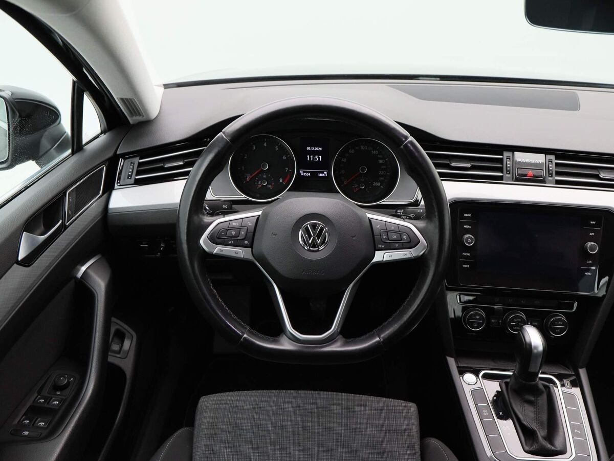 Volkswagen Passat 1.5 TSi 150 Pk Automaat Comfort Business | Navigatie | Adaptive Cruise | 16 Inch | Parkeersensoren | Carplay