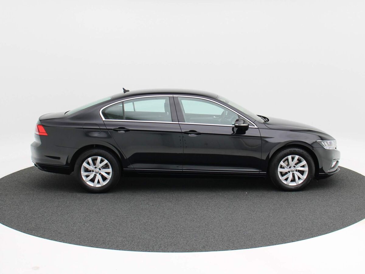 Volkswagen Passat 1.5 TSi 150 Pk Automaat Comfort Business | Navigatie | Adaptive Cruise | 16 Inch | Parkeersensoren | Carplay