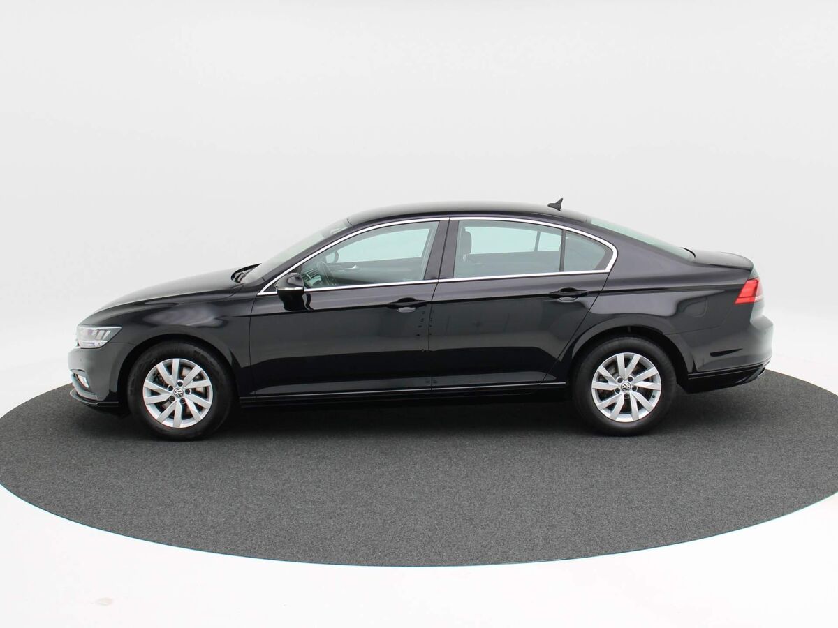 Volkswagen Passat 1.5 TSi 150 Pk Automaat Comfort Business | Navigatie | Adaptive Cruise | 16 Inch | Parkeersensoren | Carplay