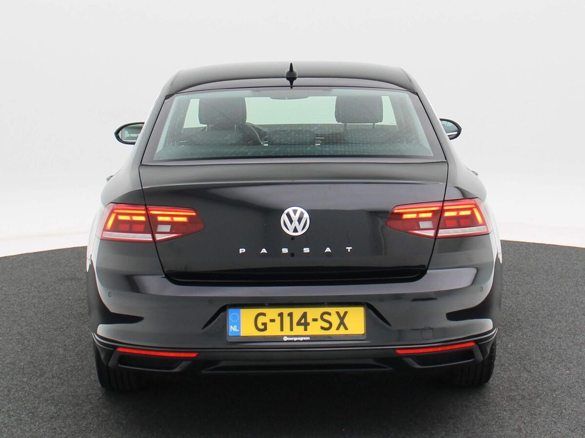 Volkswagen Passat 1.5 TSi 150 Pk Automaat Comfort Business | Navigatie | Adaptive Cruise | 16 Inch | Parkeersensoren | Carplay