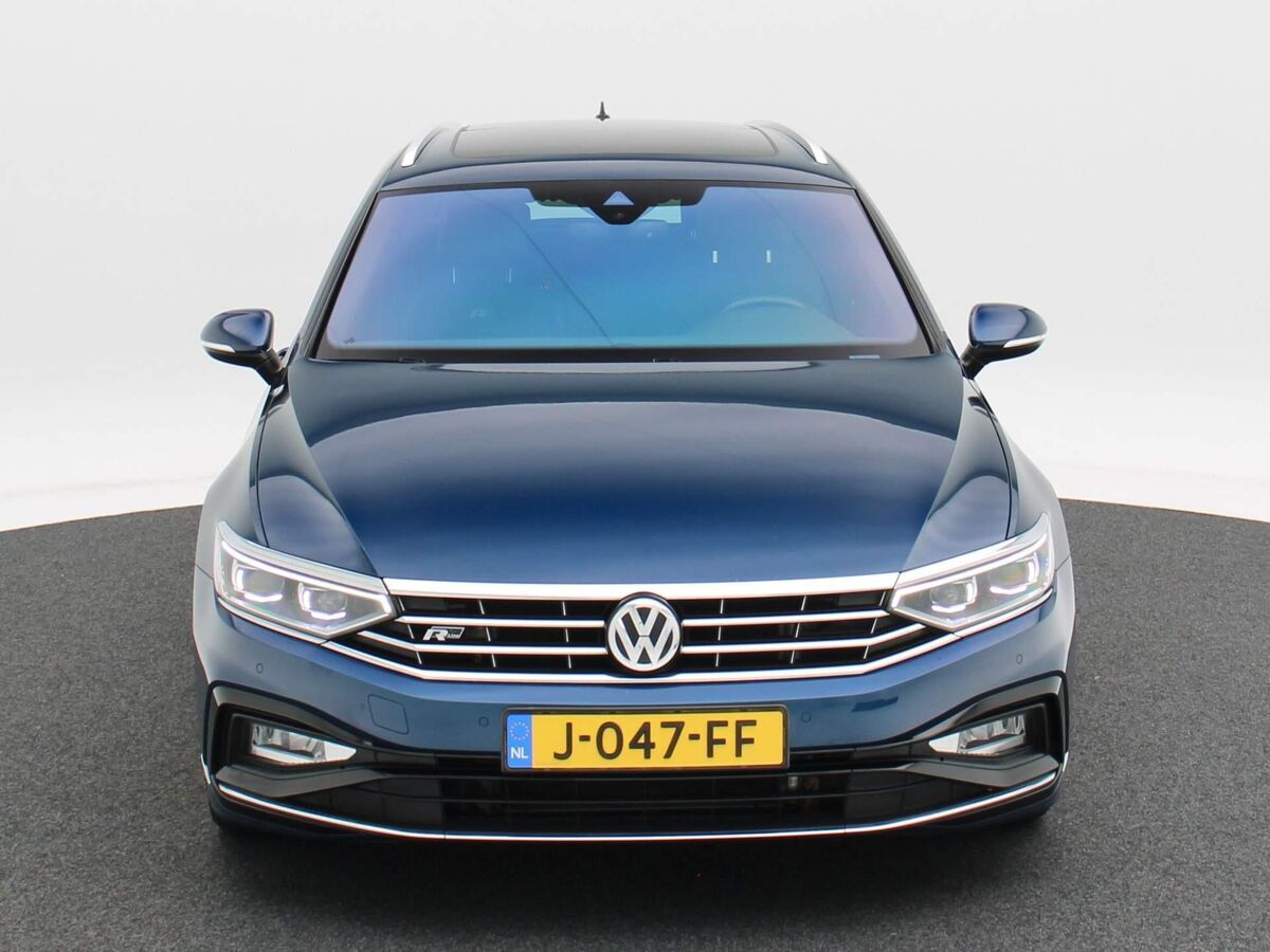 Volkswagen Passat Variant Variant 1.5 TSi 150 Pk Automaat R-Line | Leder | Panoramadak | 19 Inch | Full LED | Adapt. Cruise