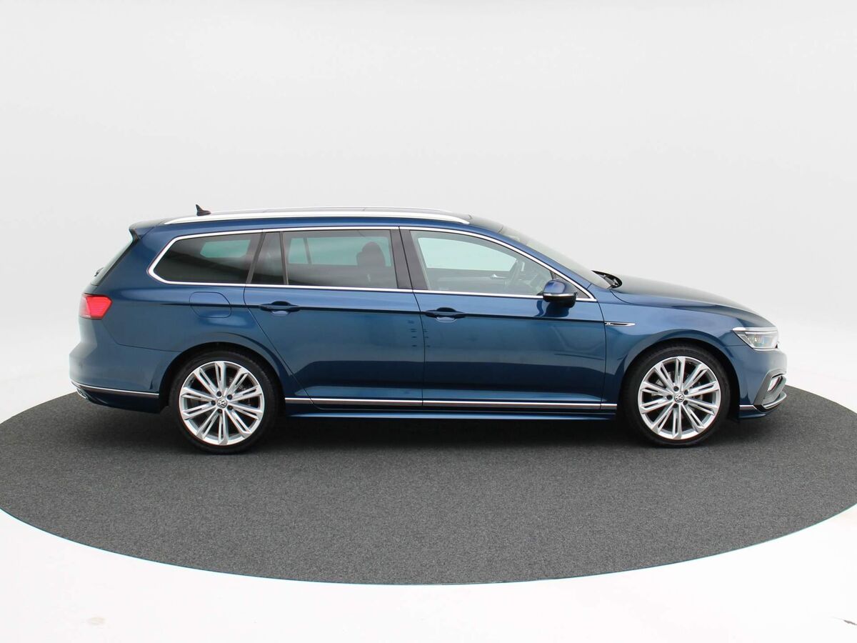 Volkswagen Passat Variant Variant 1.5 TSi 150 Pk Automaat R-Line | Leder | Panoramadak | 19 Inch | Full LED | Adapt. Cruise