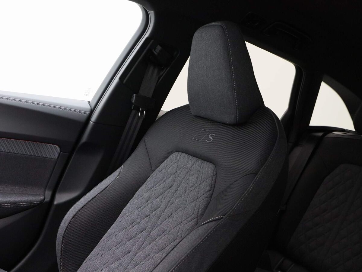 Audi A5 Avant Edition One 35 TFSI  150 PK Avant 7 versn. | Edition One | Privacyglas | 20 inch multispaak | Rode Remzadels |