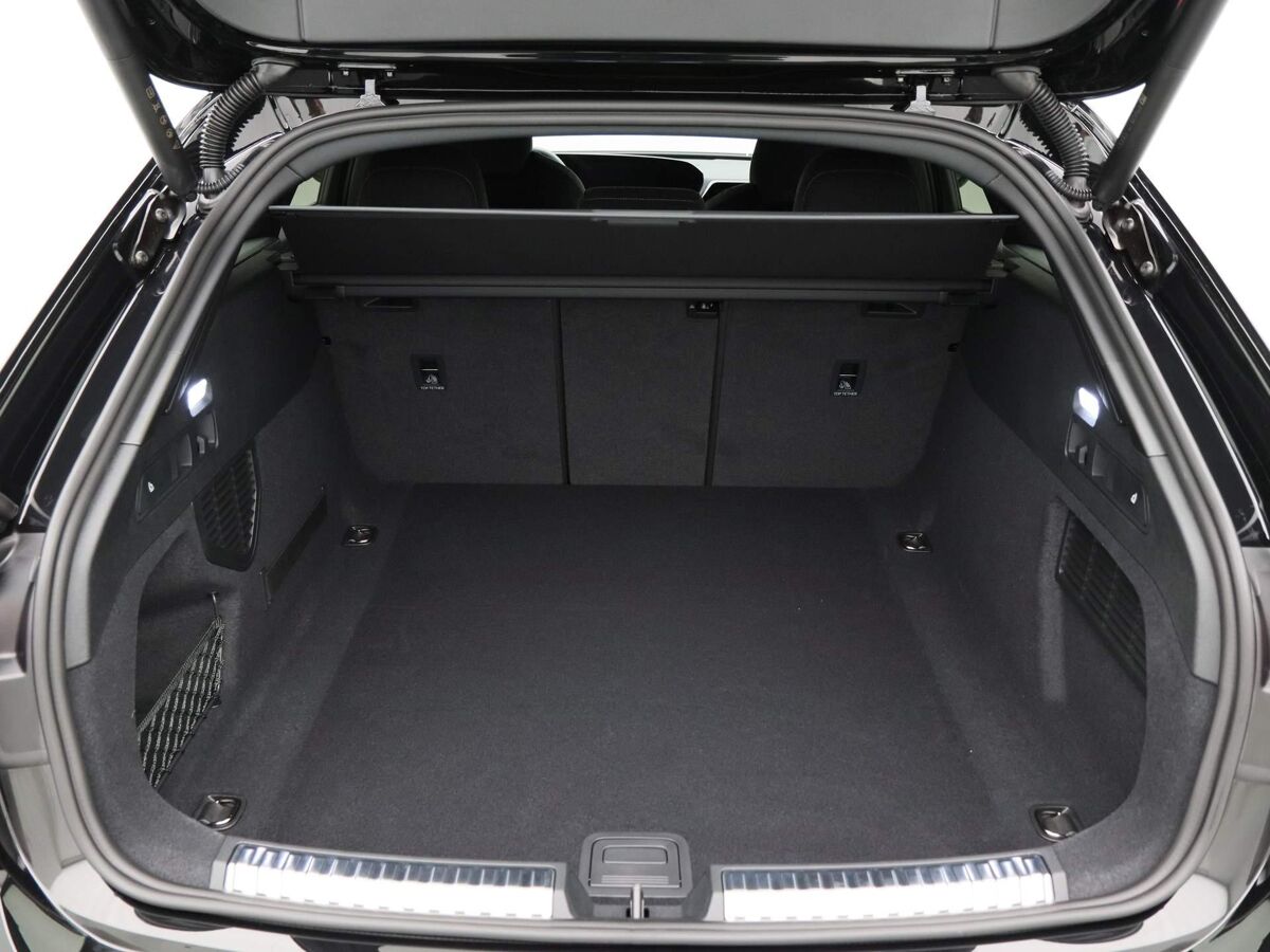 Audi A5 Avant Edition One 35 TFSI  150 PK Avant 7 versn. | Edition One | Privacyglas | 20 inch multispaak | Rode Remzadels |