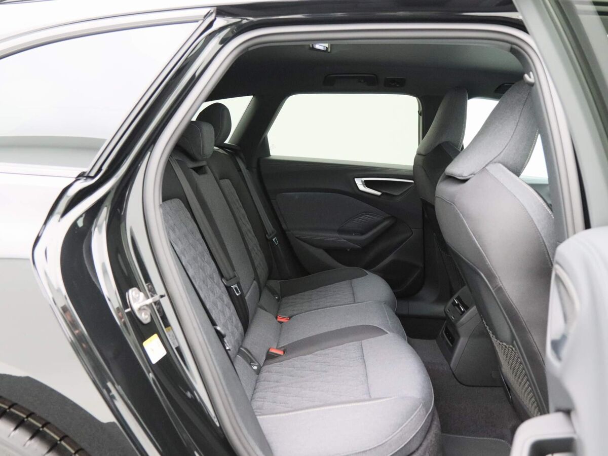 Audi A5 Avant Edition One 35 TFSI  150 PK Avant 7 versn. | Edition One | Privacyglas | 20 inch multispaak | Rode Remzadels |
