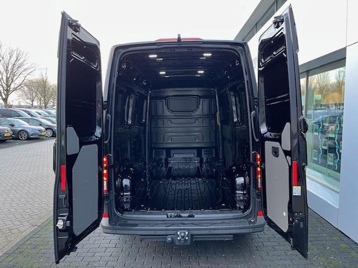 VW-Bedrijfswagens Crafter Exclusive L3 Bestelwagen (2) GP  2.0 TDI EU6 103 k Volkswagen Bedrijfswagens Crafter Exclusive L3 2.0TDI 140pk Automaat | 322070 | Cruise control adaptief | Trekhaak | Navigatie-pakket |