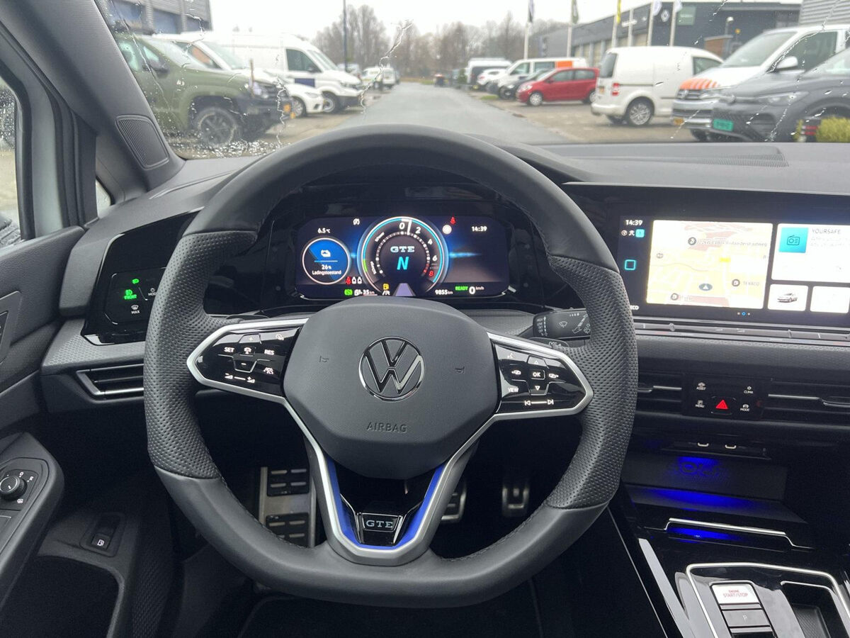 Volkswagen Golf GTE 1.4 eHybrid GTE | Pano | ACC | Navi |