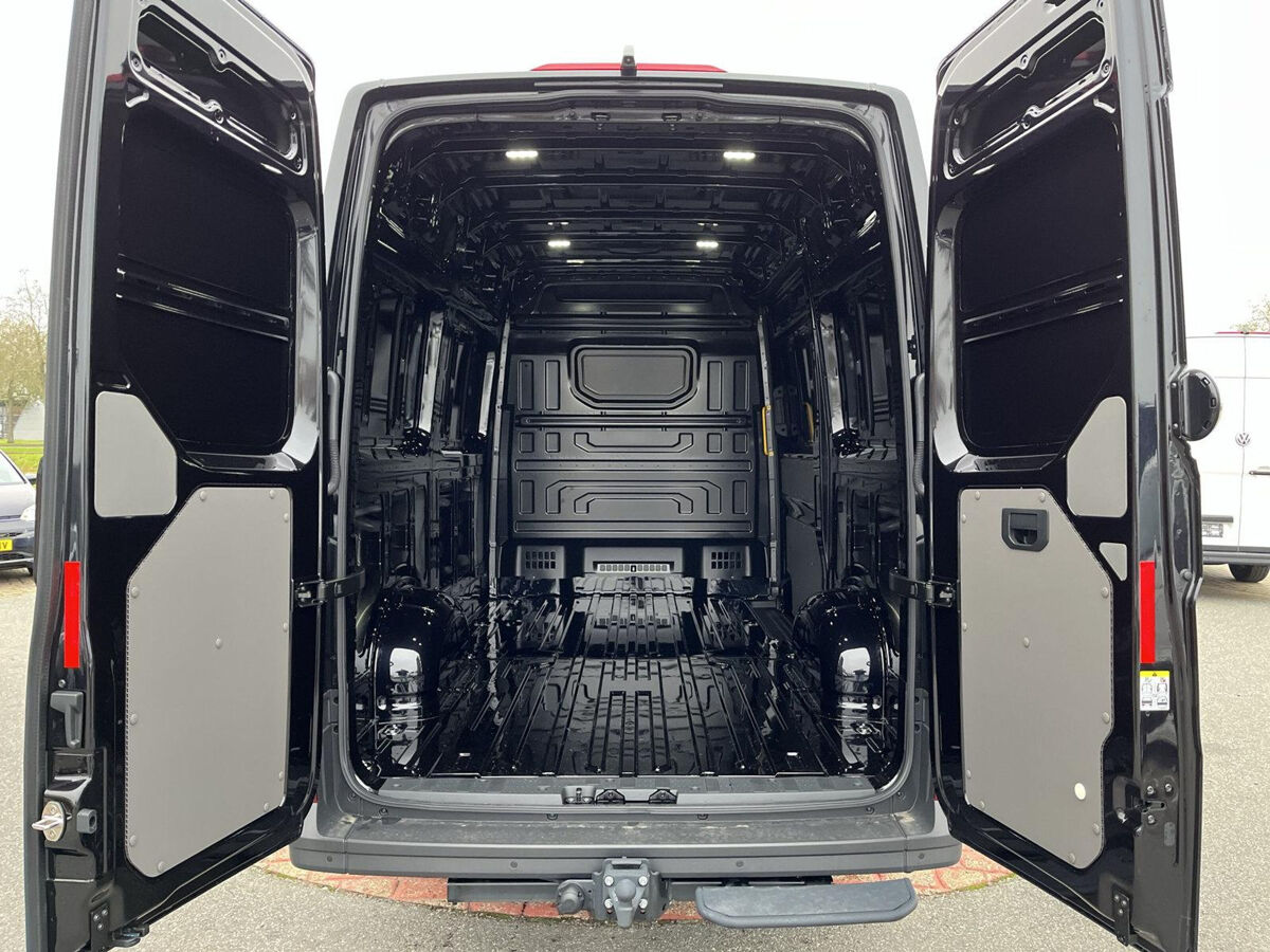 VW-Bedrijfswagens Crafter 35 2.0 TDI L3H3 140Pk Automaat | Trekhaak | Achteruitrij Camera | MJ 2025 | BPM Vrij |