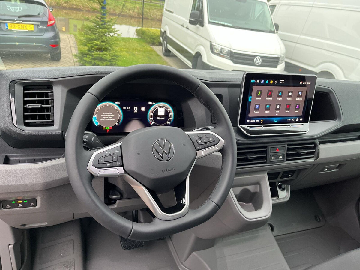 VW-Bedrijfswagens Crafter 35 2.0 TDI L3H3 140Pk Automaat | Trekhaak | Achteruitrij Camera | MJ 2025 | BPM Vrij |