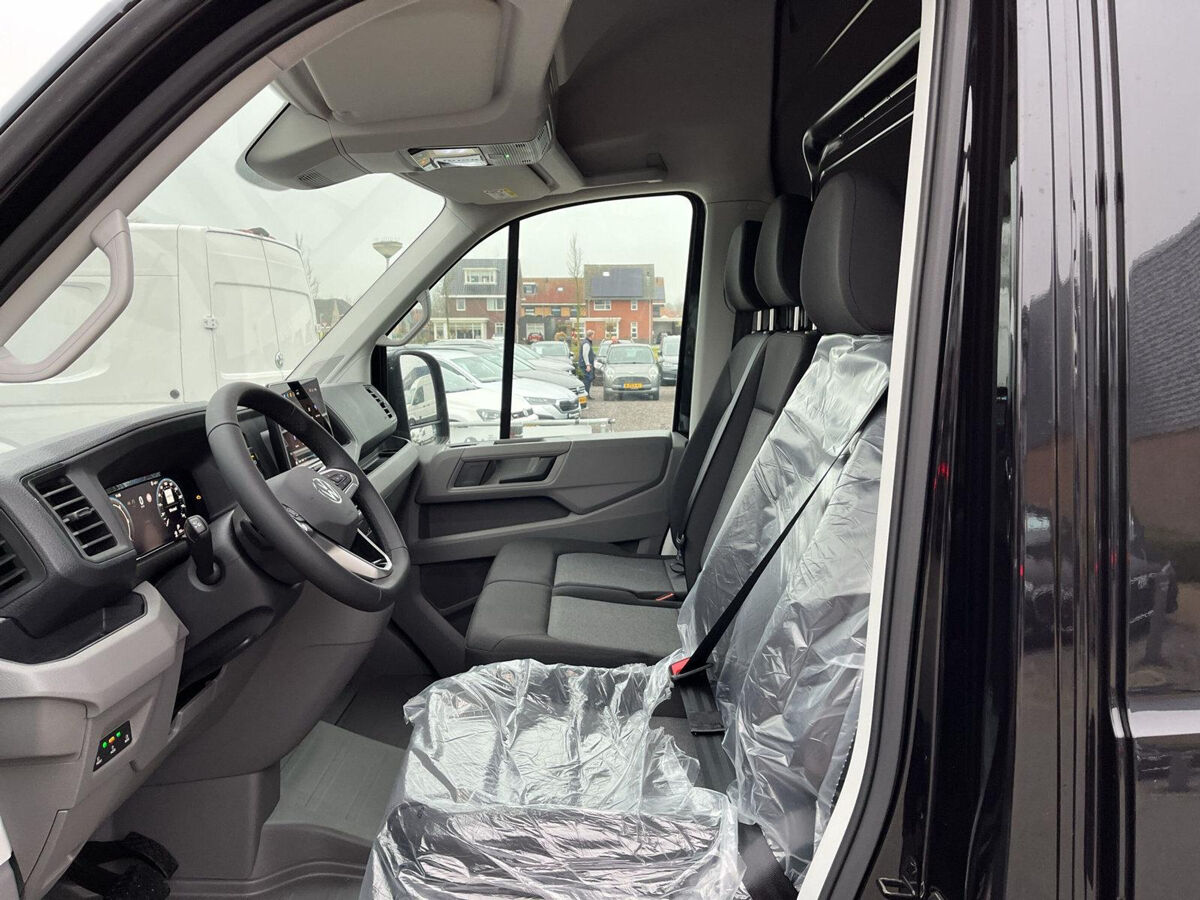 VW-Bedrijfswagens Crafter 35 2.0 TDI L3H3 140Pk Automaat | Trekhaak | Achteruitrij Camera | MJ 2025 | BPM Vrij |