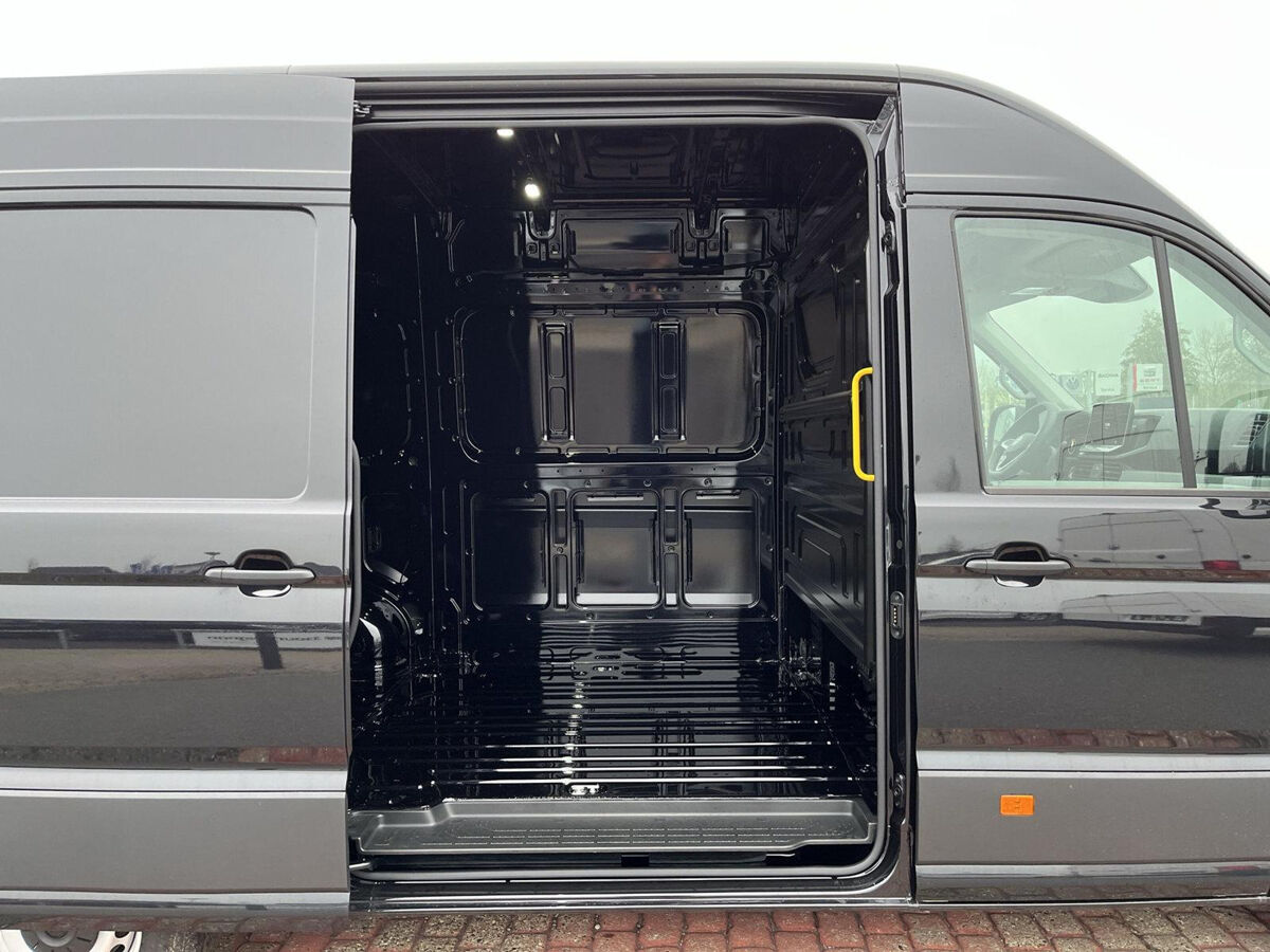 VW-Bedrijfswagens Crafter 35 2.0 TDI L3H3 140Pk Automaat | Trekhaak | Achteruitrij Camera | MJ 2025 | BPM Vrij |