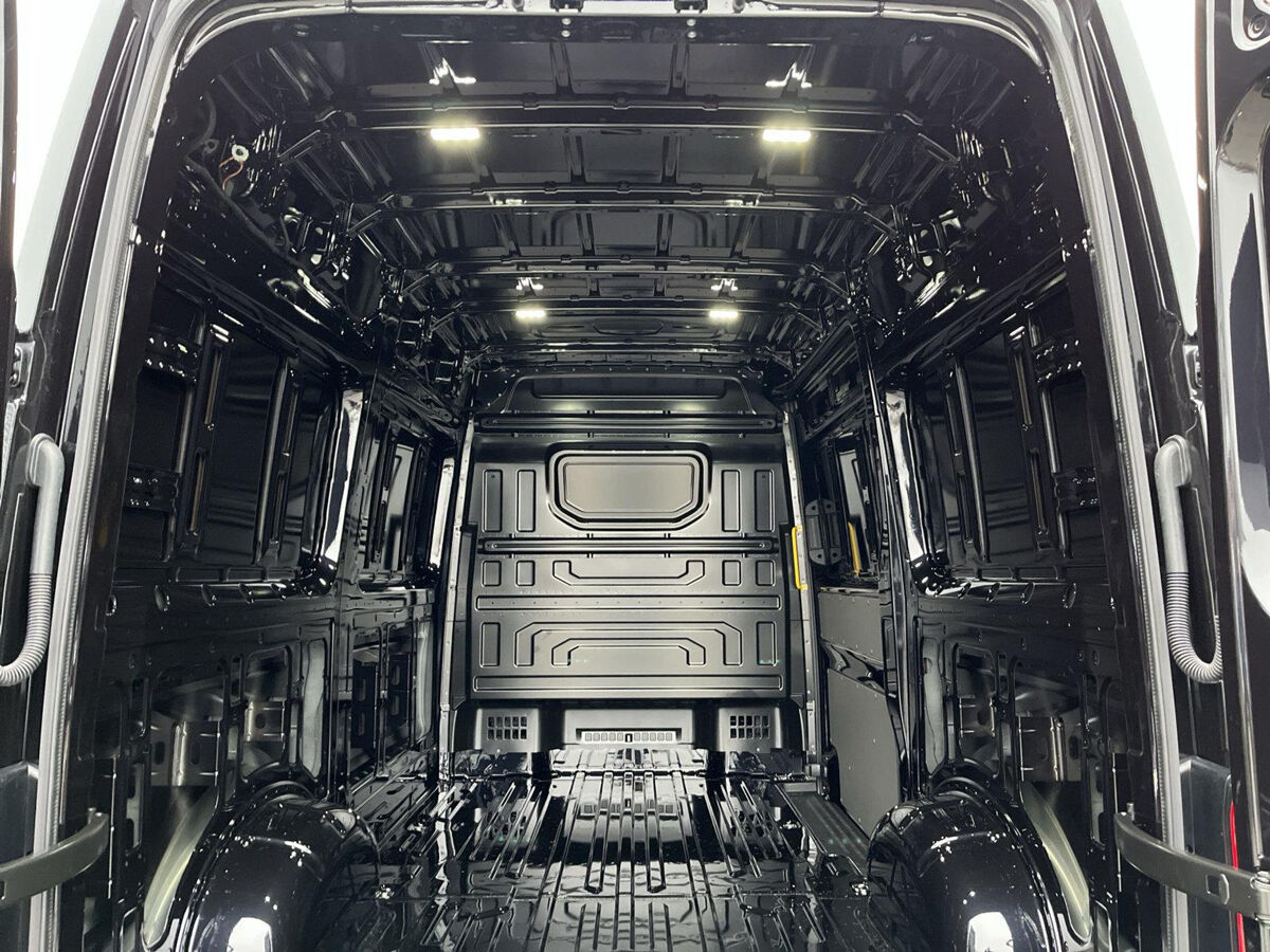 VW-Bedrijfswagens Crafter 35 2.0 TDI L3H3 140Pk Automaat | Trekhaak | Achteruitrij Camera | MJ 2025 | BPM Vrij |