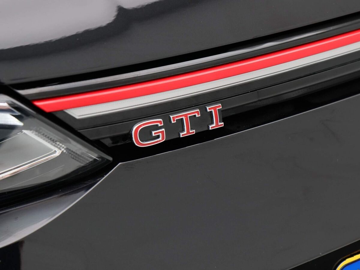 Volkswagen Golf 2.0 TSi GTI DSG | Panorama | Adap. Cruise | Stuur Verw. | Carplay | Camera | ECC | Sensoren | 19 Inch