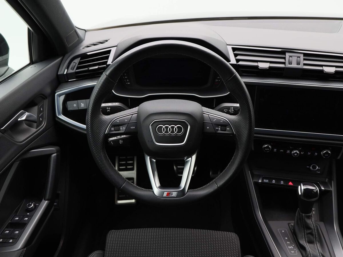 Audi Q3 Sportback 35 TFSi 150 Pk Automaat S-Line | Cruise Control | Elektrische Achterklep | Carplay | Privacy Glass | LED | Digitaal Dashboard | DAB | 18 Inch