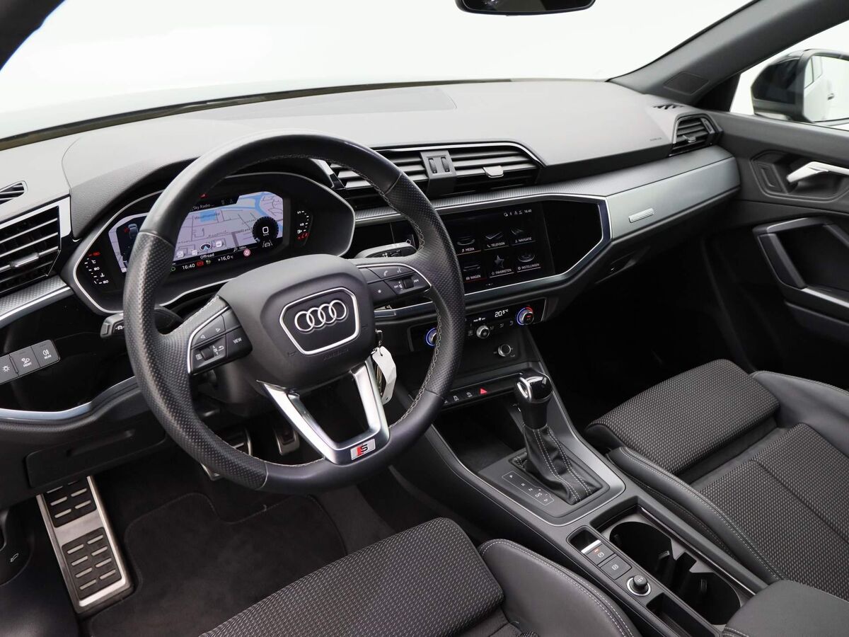 Audi Q3 Sportback 35 TFSi 150 Pk Automaat S-Line | Cruise Control | Elektrische Achterklep | Carplay | Privacy Glass | LED | Digitaal Dashboard | DAB | 18 Inch