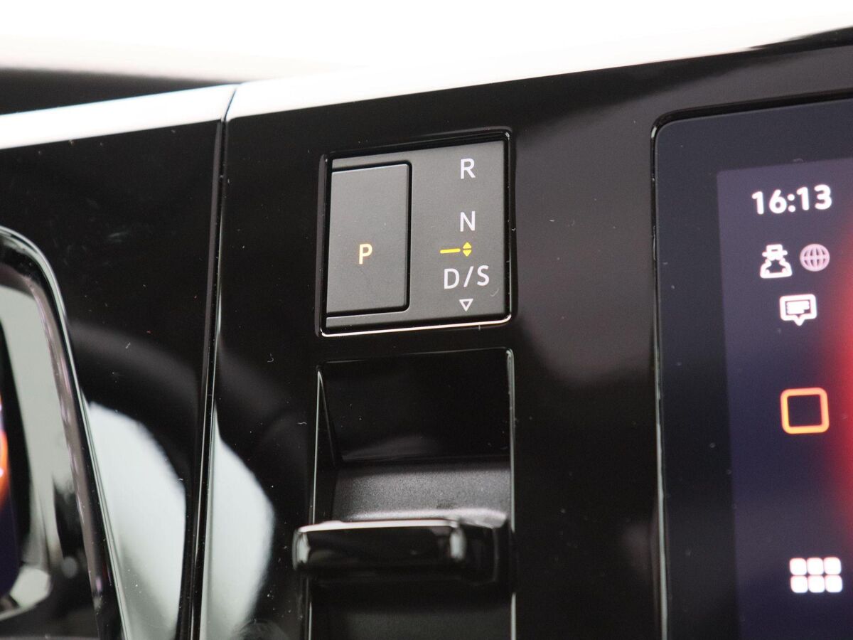 Volkswagen Multivan Bulli Edition L2 1.5 eHybrid EU6 180 kW (245pk) 31 | 700120 | Vis-a-vis stoelopstelling met 7 zitplaatsen | Elec. achterklep } elec trekhaak |