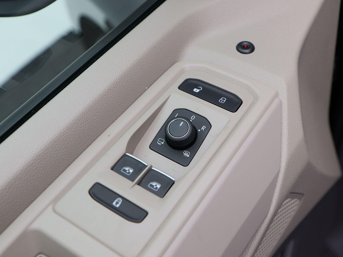 Volkswagen Multivan Bulli Edition L2 1.5 eHybrid EU6 180 kW (245pk) 31 | 700120 | Vis-a-vis stoelopstelling met 7 zitplaatsen | Elec. achterklep } elec trekhaak |