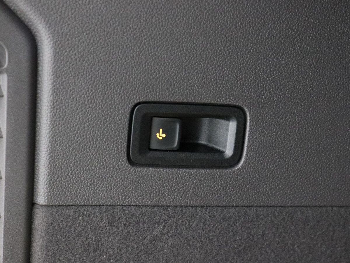 Volkswagen Multivan Bulli Edition L2 1.5 eHybrid EU6 180 kW (245pk) 31 | 700120 | Vis-a-vis stoelopstelling met 7 zitplaatsen | Elec. achterklep } elec trekhaak |