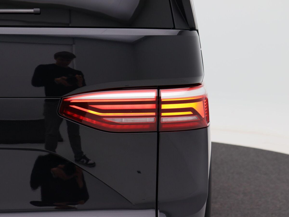 Volkswagen Multivan Bulli Edition L2 1.5 eHybrid EU6 180 kW (245pk) 31 | 700120 | Vis-a-vis stoelopstelling met 7 zitplaatsen | Elec. achterklep } elec trekhaak |