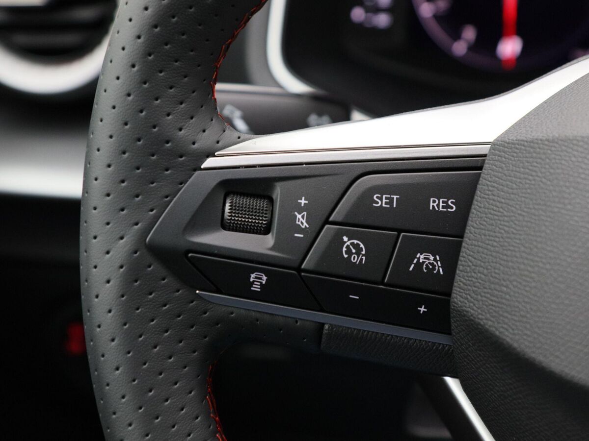 SEAT Arona FR Business Connect 1.0 TSI 95 pk | Black pack | Achteruitrijcamera | Adaptive cruise control | Stoelverwarming